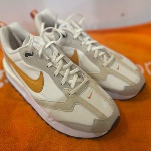Brand new Nike Air Max Dawn